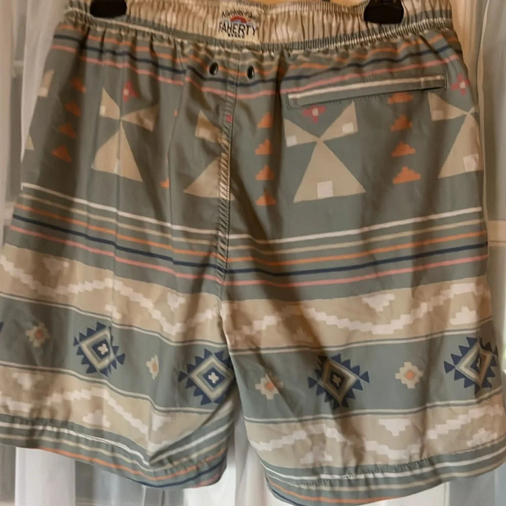 Faherty Aztec Beacon Trunk Men’s Large Center Lodge Swimwear